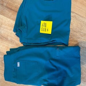 Figs pacific blue scrub set.